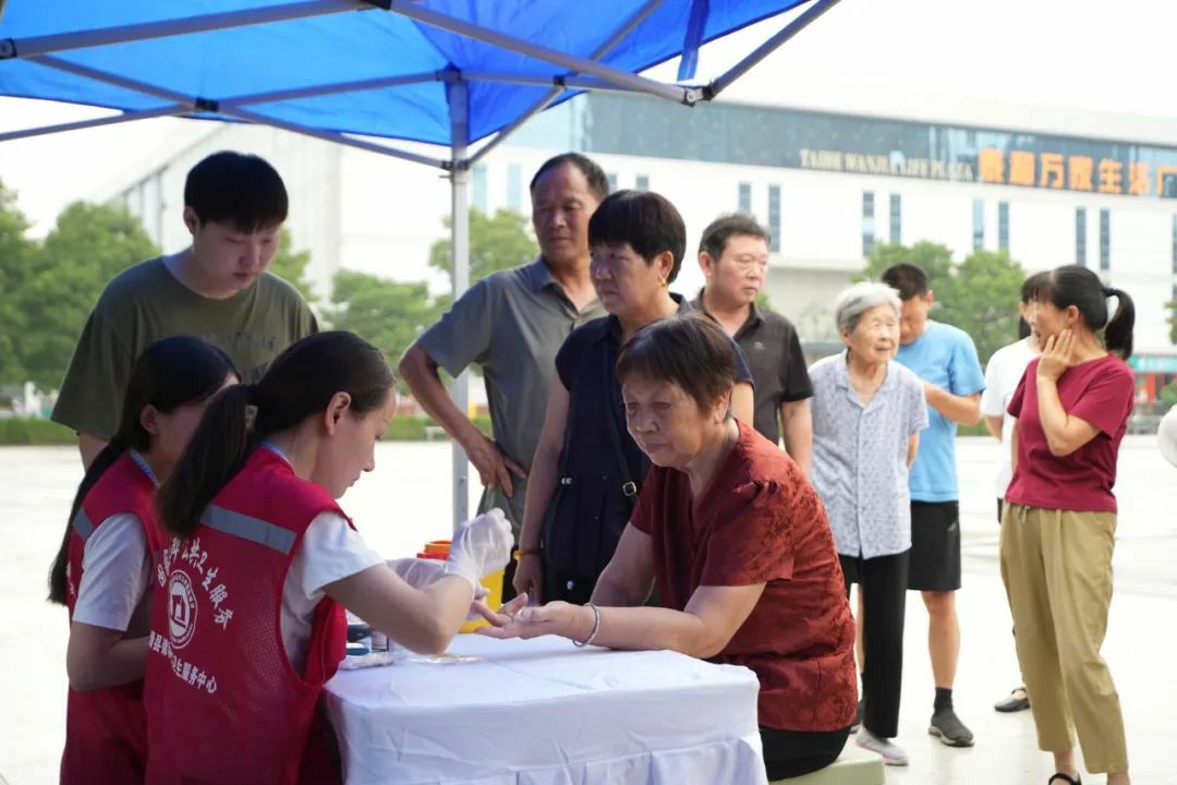 流动医疗暖民心·签约服务进万家! 永盈会民生体检巡诊车助力滑县医共体建设